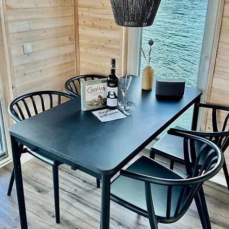 Bateau-hôtel Hausboot Koje Ine Huus & *