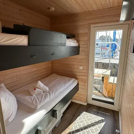 Hausboot Koje Ine Huus & Bateau-hôtel Heiligenhafen